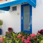Tres Palmas Inn