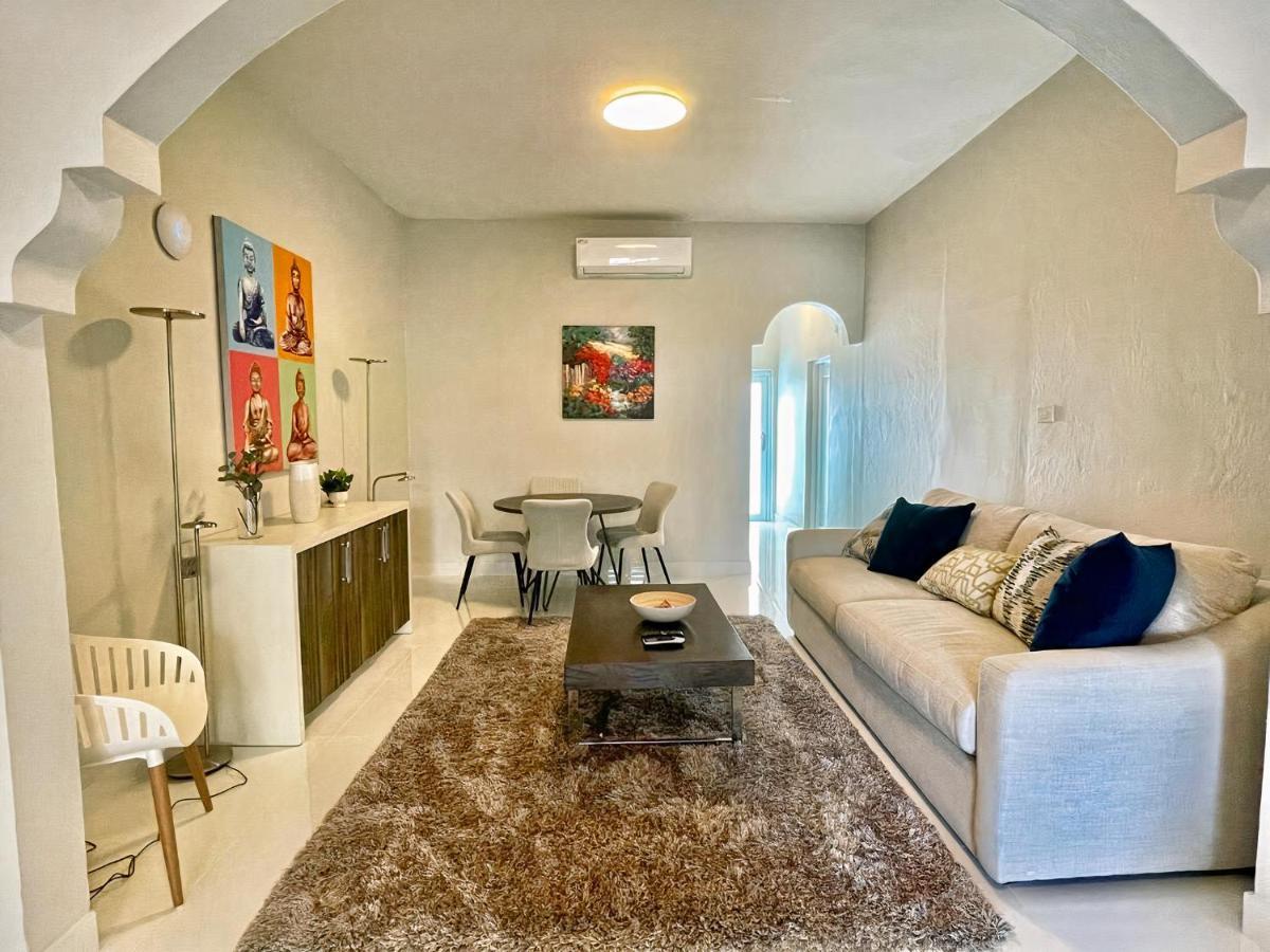 Stunning 3-bedroom Beachside Apartamento *