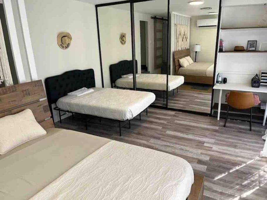 Private In Duplex W 4 Baths Fq Beds 1-3ppl Habitación en casa particular *