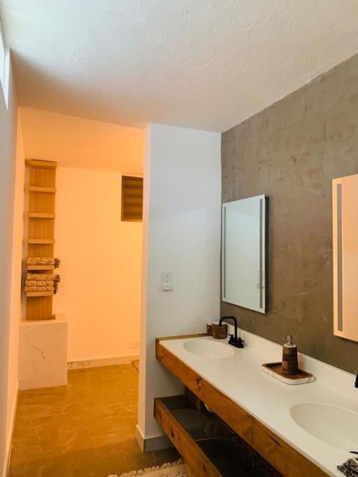 Private In Duplex W 4 Baths Fq Beds 1-3ppl Habitación en casa particular