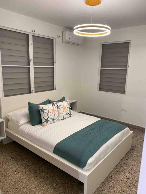 3 Bd By Airport El Yunque Walk To The Apartment *