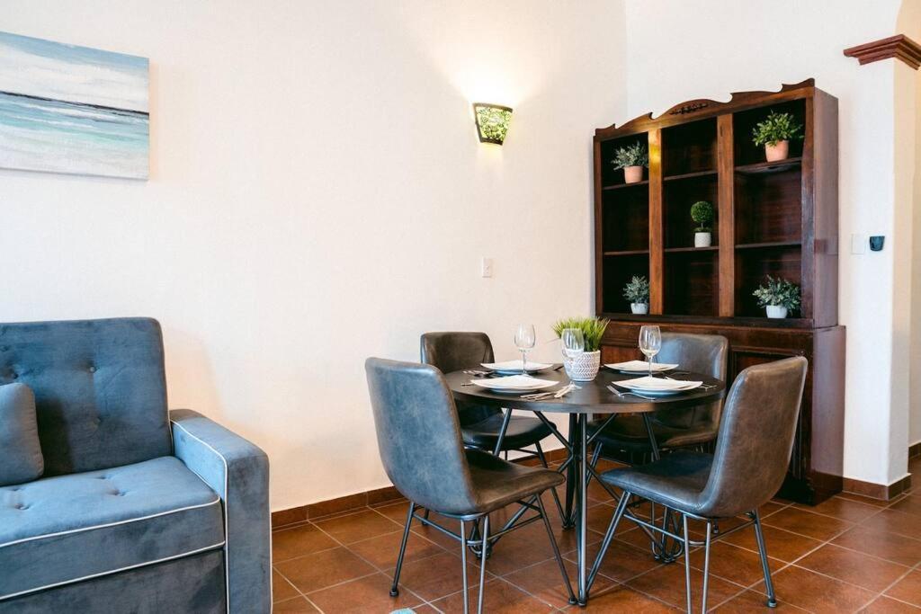Hidden Gem Of Old W/ Balcony Views Apartamento *
