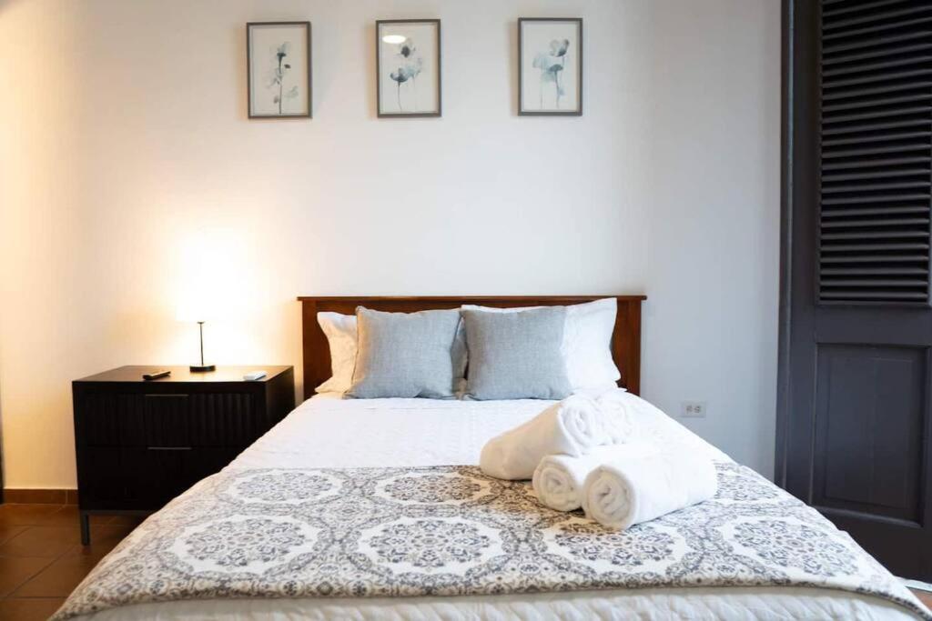 Hidden Gem Of Old W/ Balcony Views Apartamento