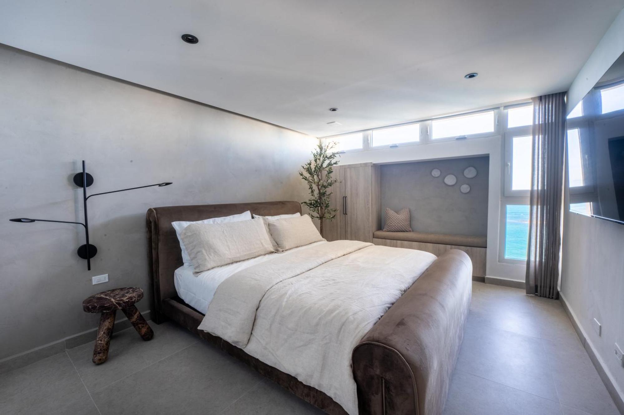 Ocean View Deluxe Suite: Pvt. & Pool Apartahotel *