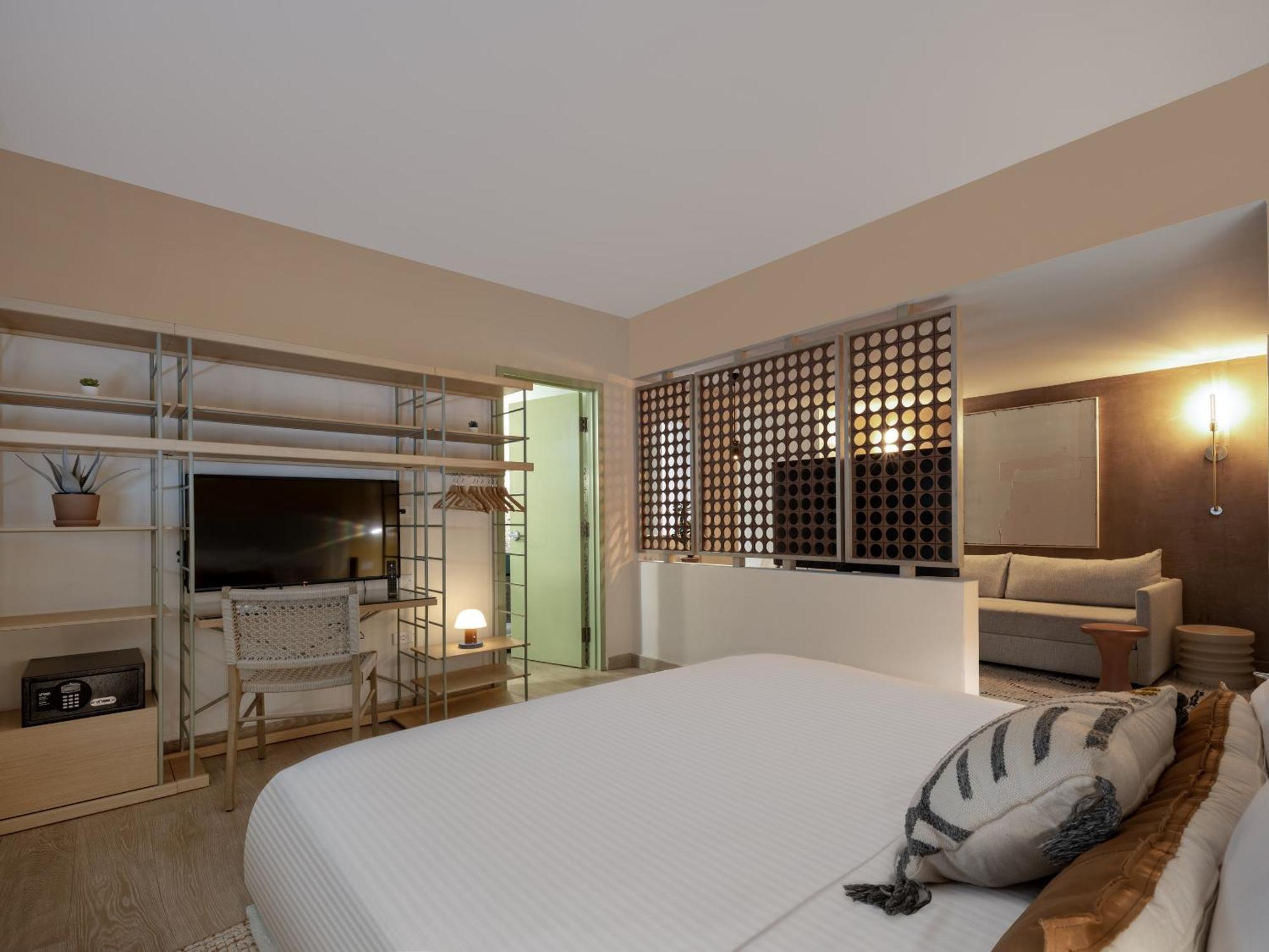 Hibird- And Apartahotel