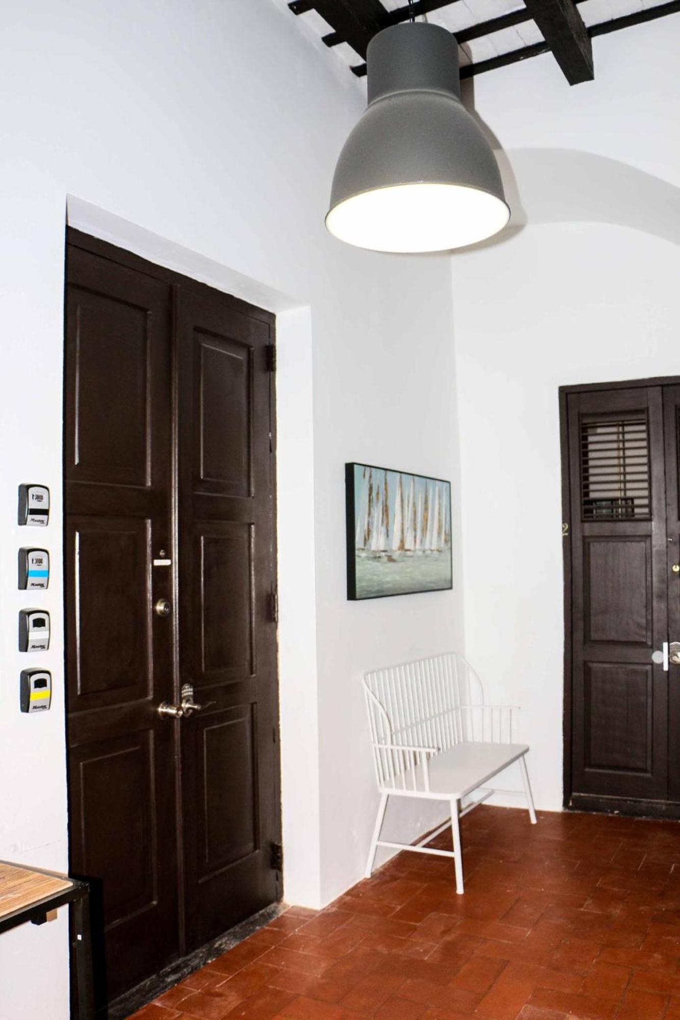 Just Remodeled In Colonial Osj Unique Location Local Experience Apartment
