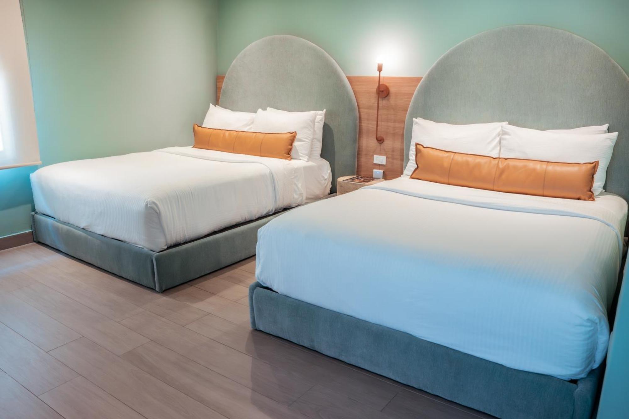 Hibird- And Apartahotel