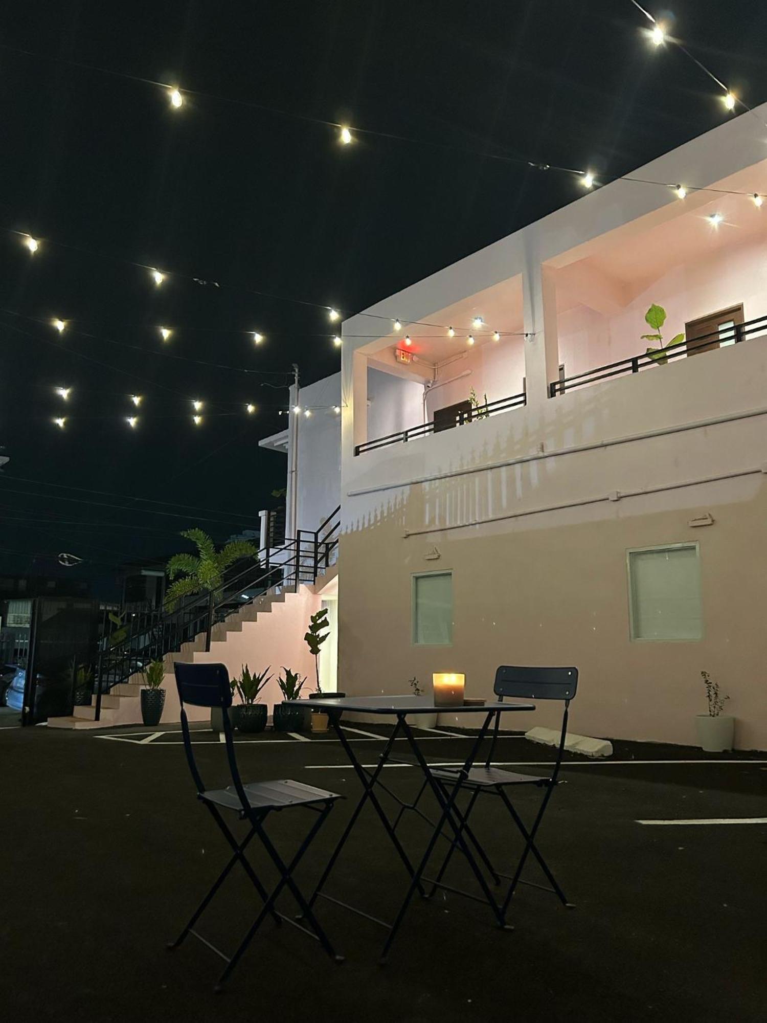 16 Grand King With Desk & Sofa Bed Hotel *
